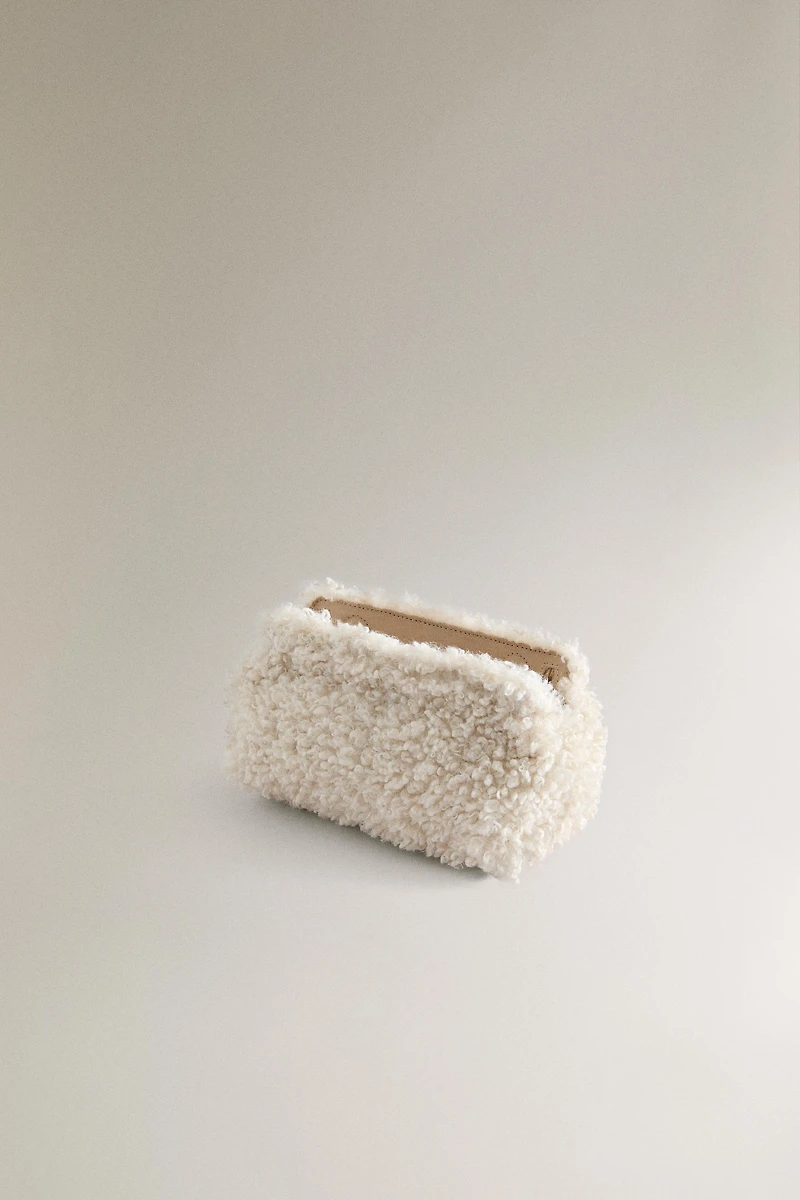 FAUX FUR MAKEUP BAG
