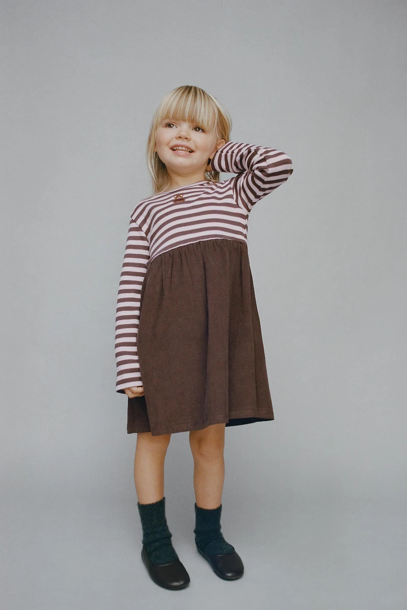 ROBE RAYURES ET VELOURS CÔTELÉ FIN BRODÉ
