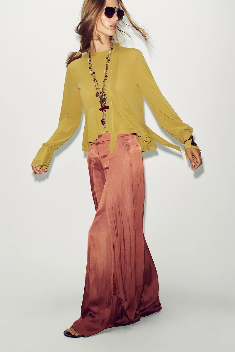 FLOWY RUFFLED BLOUSE