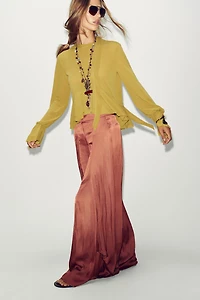 FLOWY RUFFLED BLOUSE