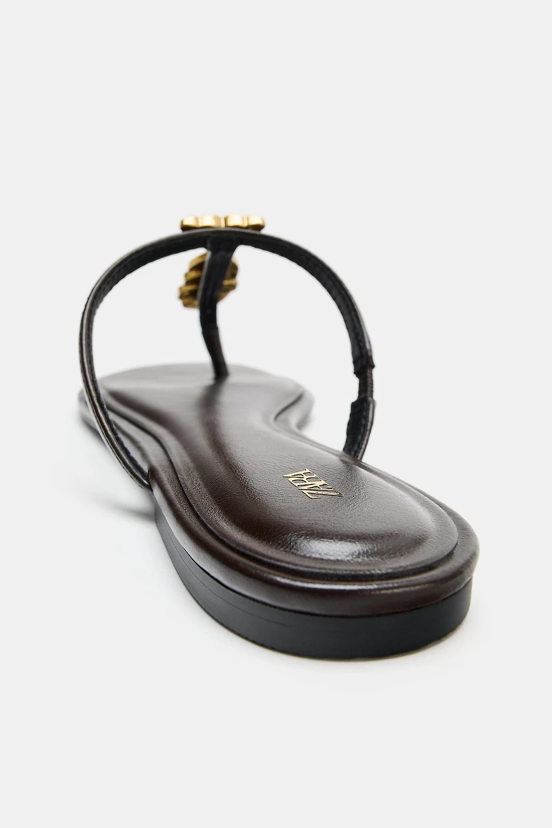 FISH APPLIQUÉ FLAT SANDALS