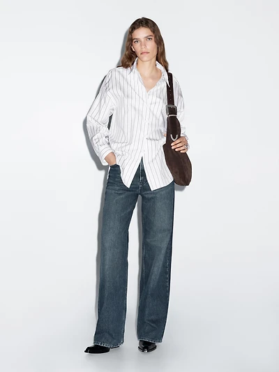 Loose-fitting striped shirt