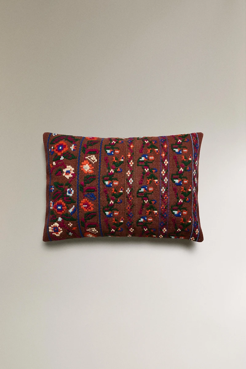 HOUSSE DE COUSSIN BRODERIES X COLLAGERIE