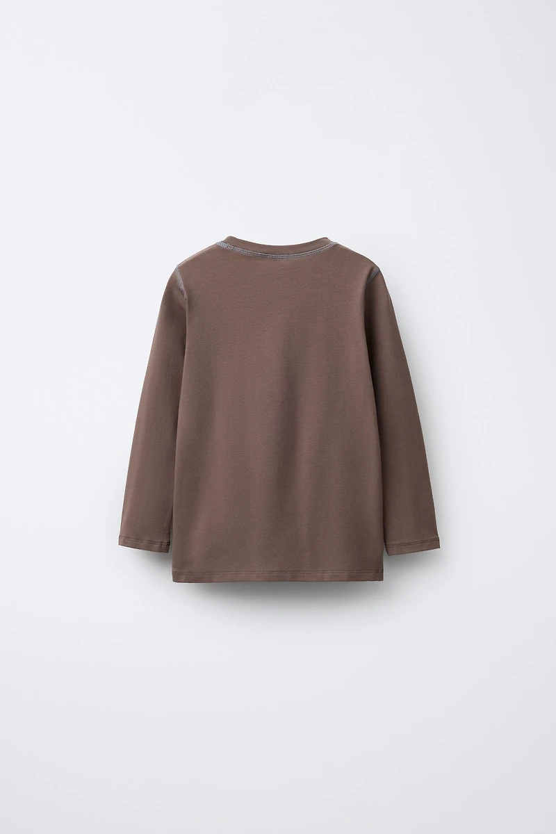 LOT DE DEUX T-SHIRTS SURJETÉS EN CONTRASTE