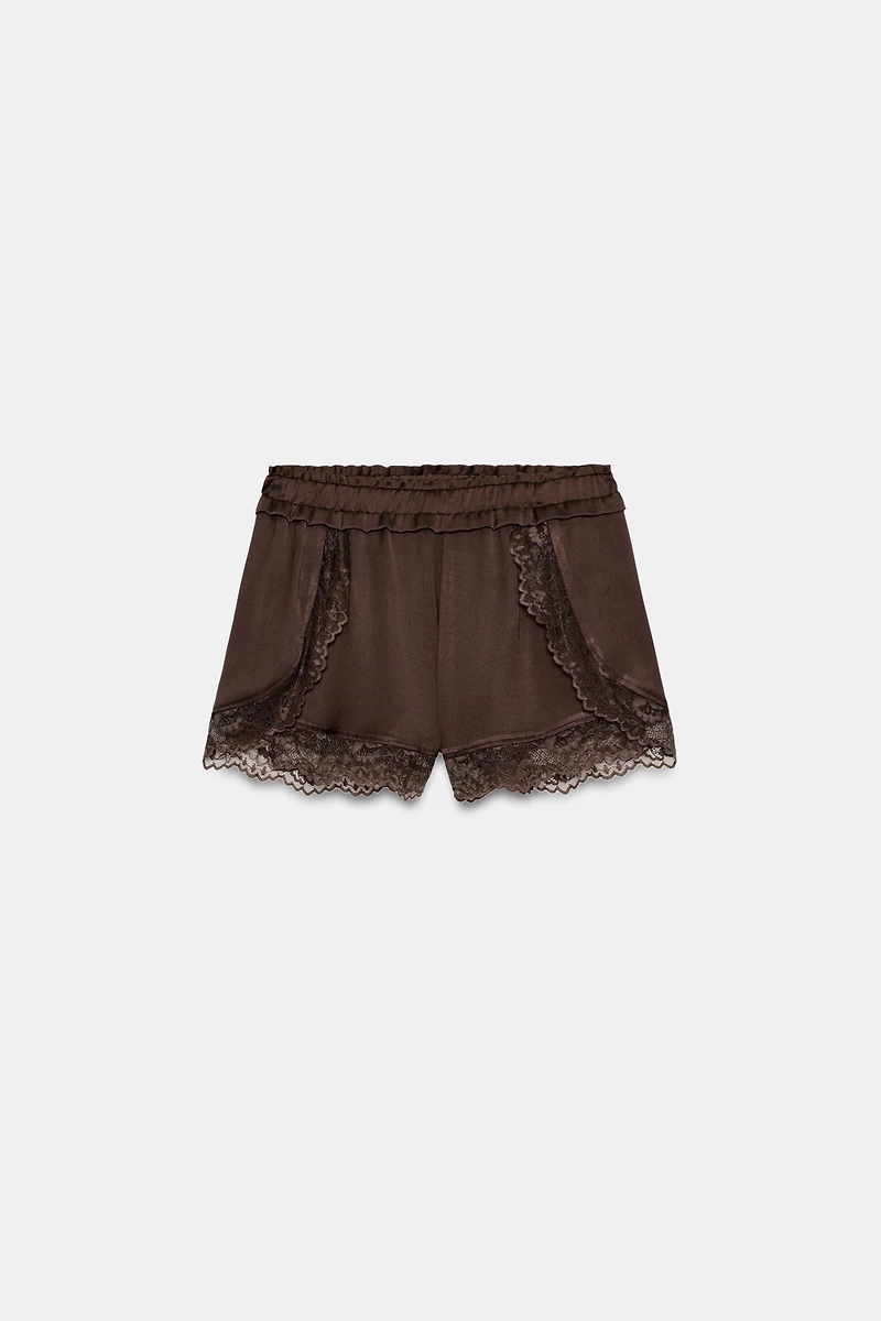 SHORT AVEC DENTELLE COMBINÉE