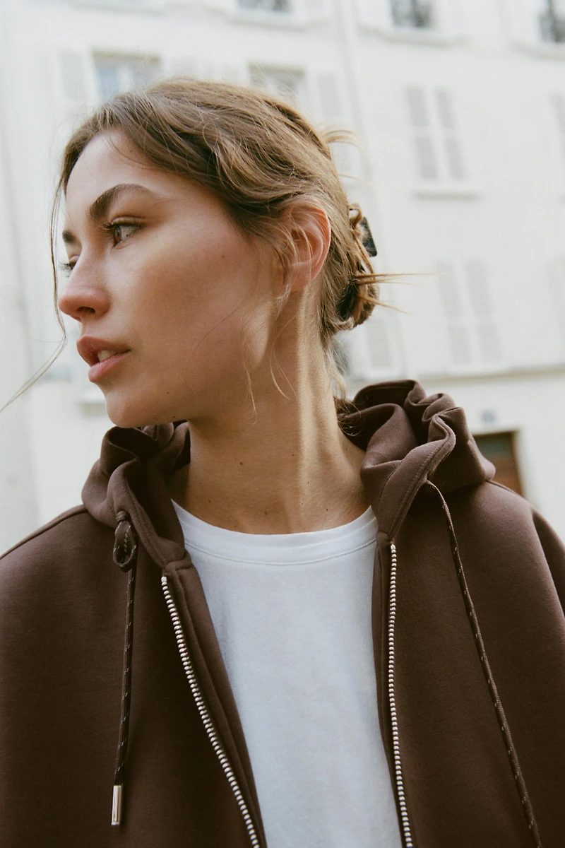 HOODIE WITH DRAWSTRINGS