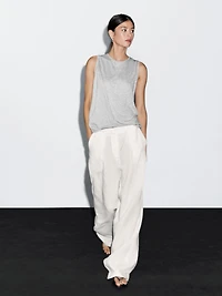 Sleeveless round neck T-shirt