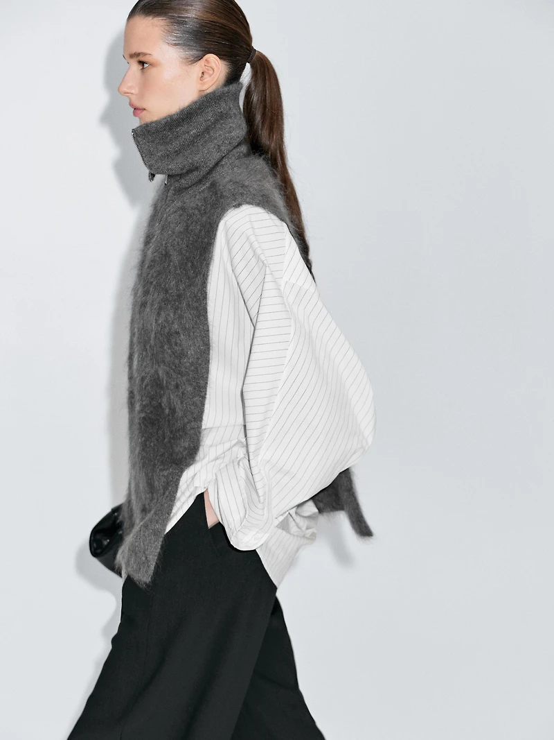 Long 100% cashmere zipped chest bag
