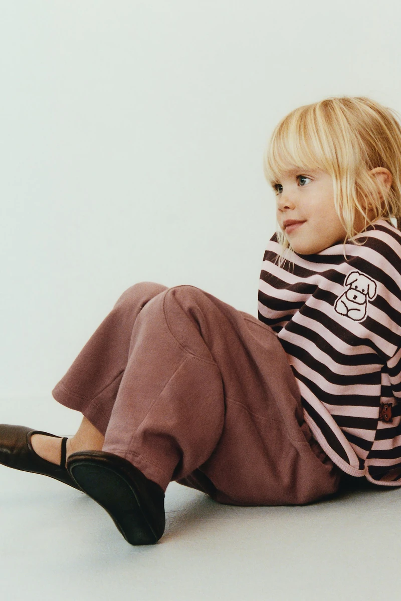 NAON JEONG © STRIPED SWEATSHIRT