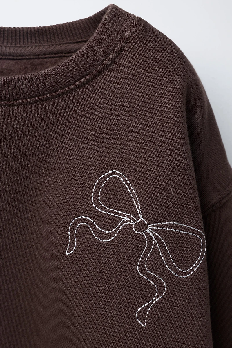 CONTRAST EMBROIDERED SWEATSHIRT