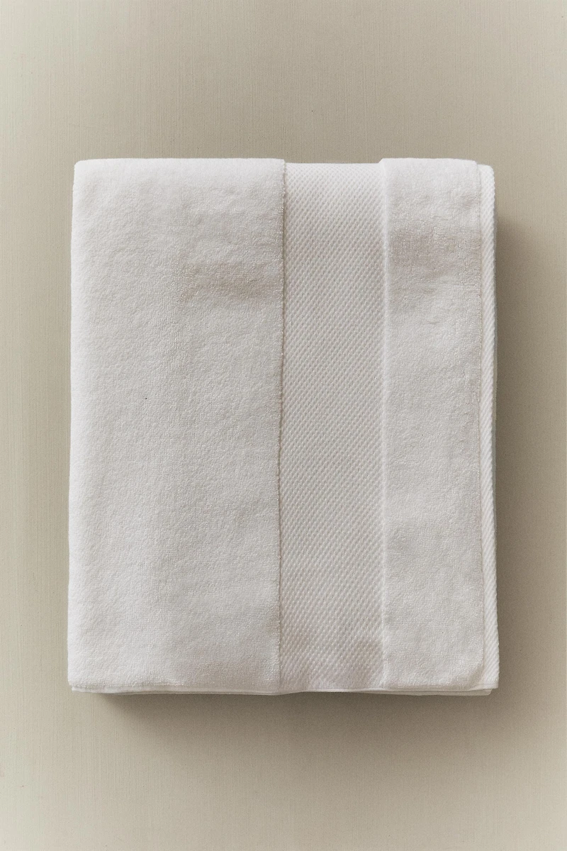 (800 GXM²) SERVIETTE DE BAIN EXTRA DOUCE