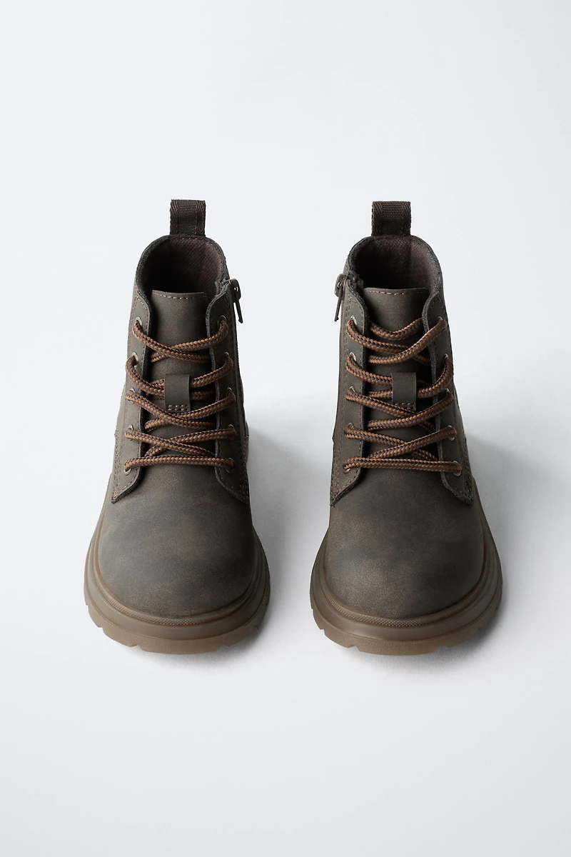 BOTTES À LACETS