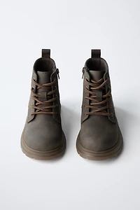 BOTTES À LACETS