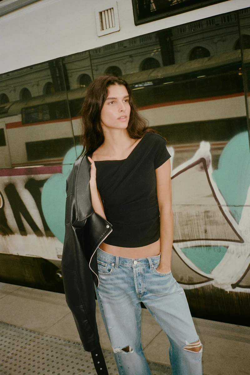 ASYMMETRIC RUCHED TOP