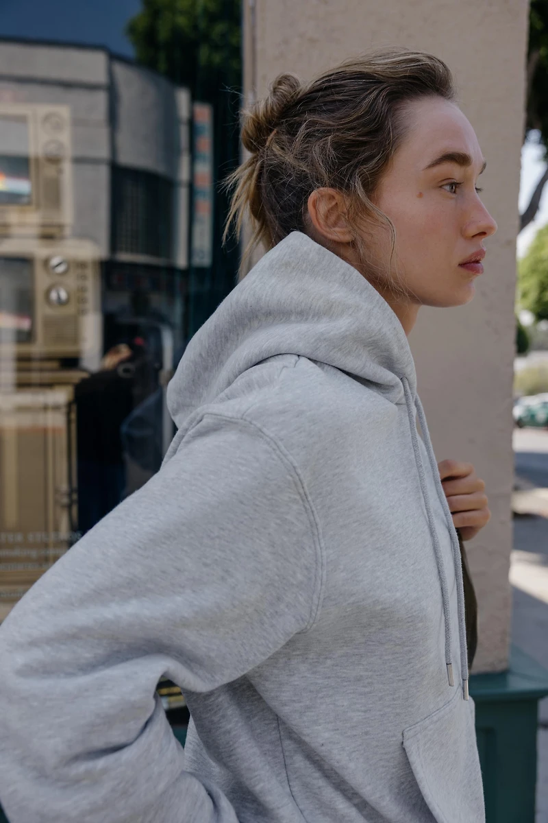 SWEAT BASIQUE À CAPUCHE