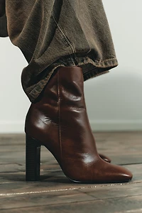 BOTTINES EN CUIR À TALONS LARGES