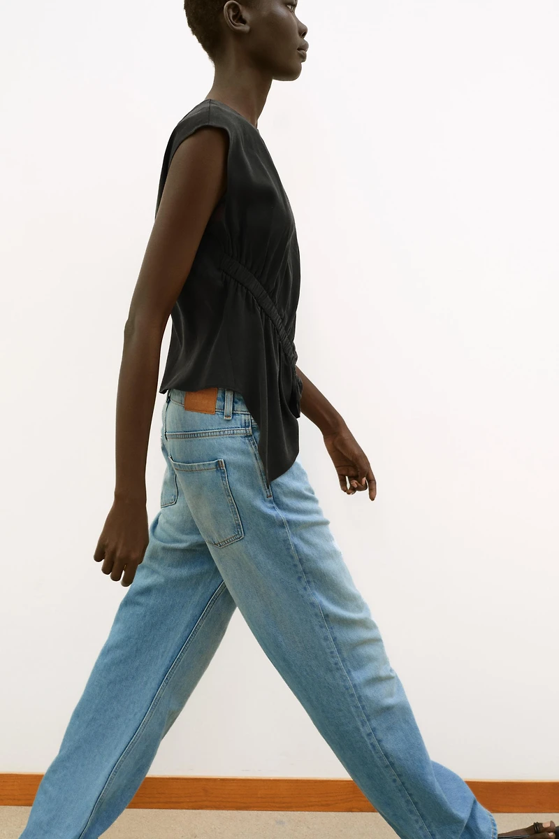 SLEEVELESS RUCHED TOP