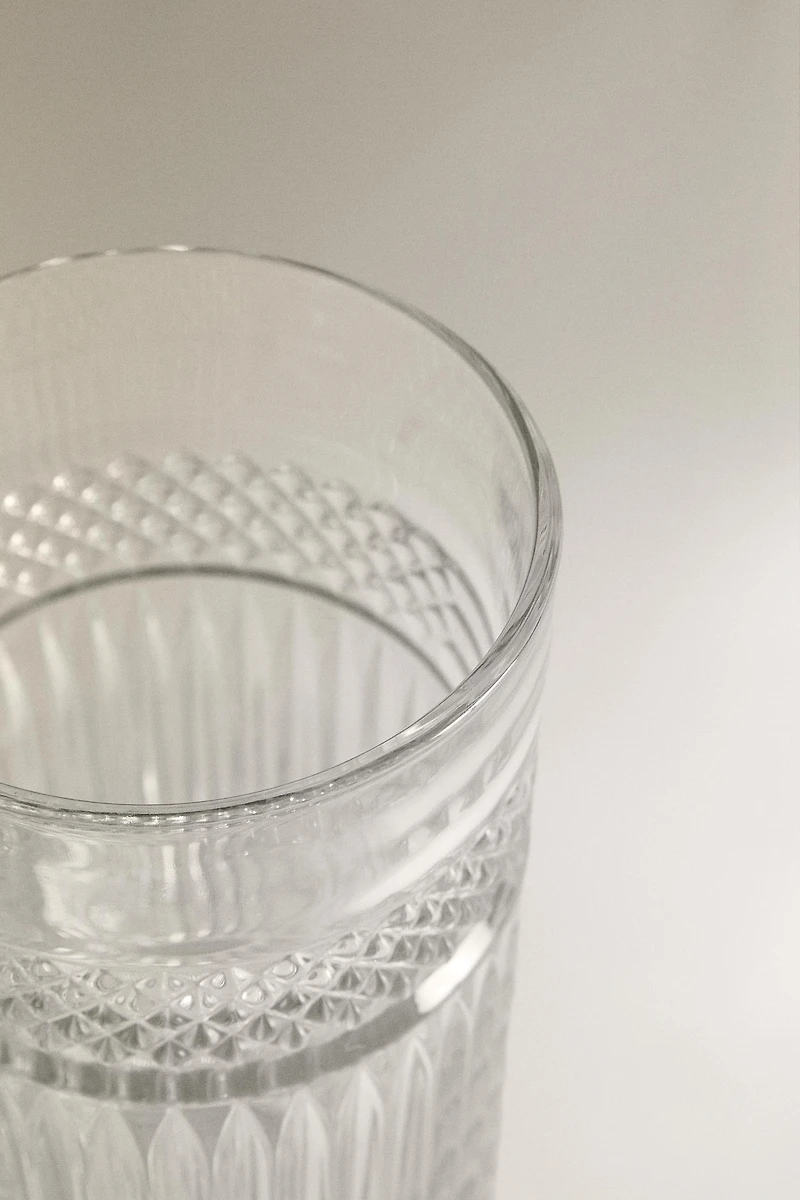 GLASS SOFT DRINK TUMBLER WITH RAISED DESIGN