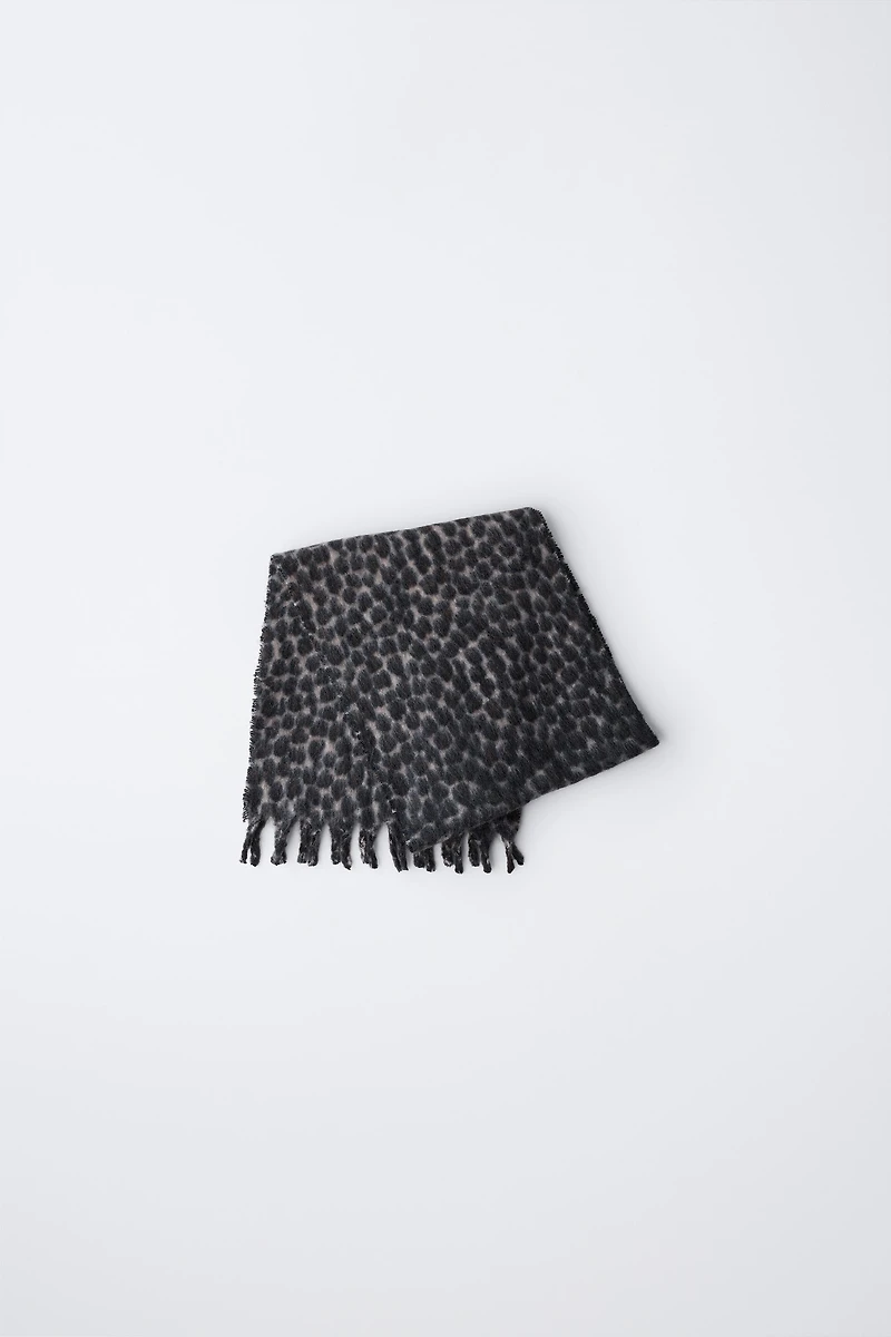 ANIMAL PRINT FRINGED SCARF
