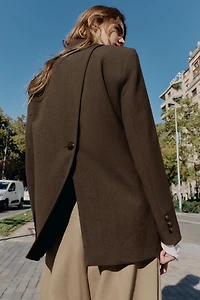 BLAZER WITH SHOULDER PADS AND BUTTONED BACK