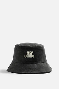 CONTRAST EMBROIDERY BUCKET HAT