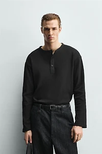 HAUT CÔTELÉ À COL TUNISIEN