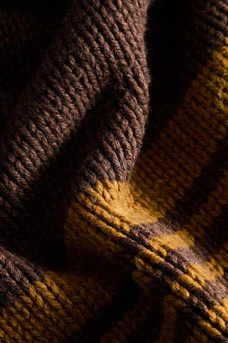 FRINGED KNIT BLANKET