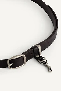 CEINTURE EN CUIR MOUSQUETON
