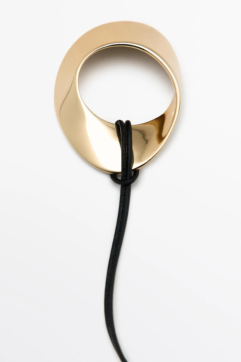 Twist hoop necklace
