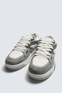 BASKETBALL SNEAKERS