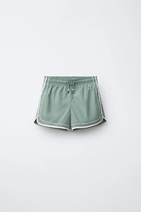 2-6 ANS/ SHORT DE BAIN À BANDES CONTRASTE