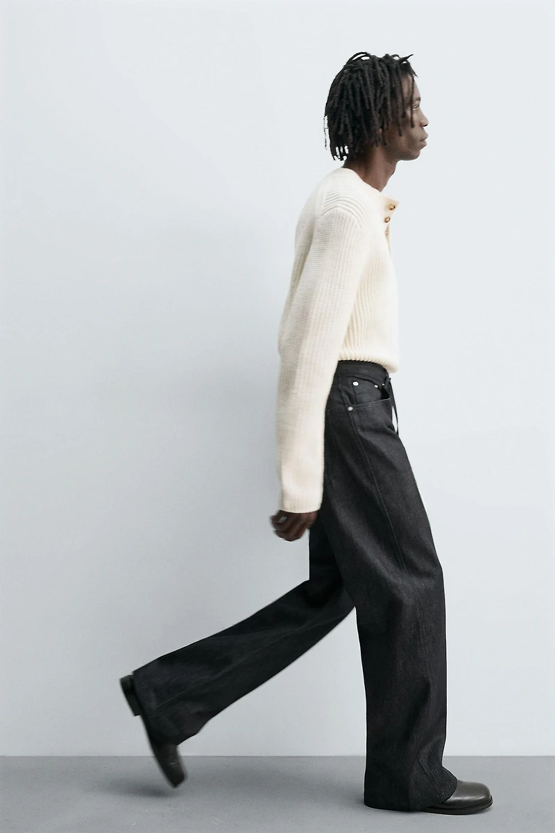 RELAXED FLARE FIT JEANS