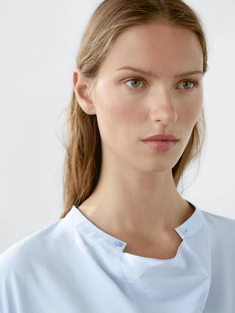 Long sleeve blouse with collar detail