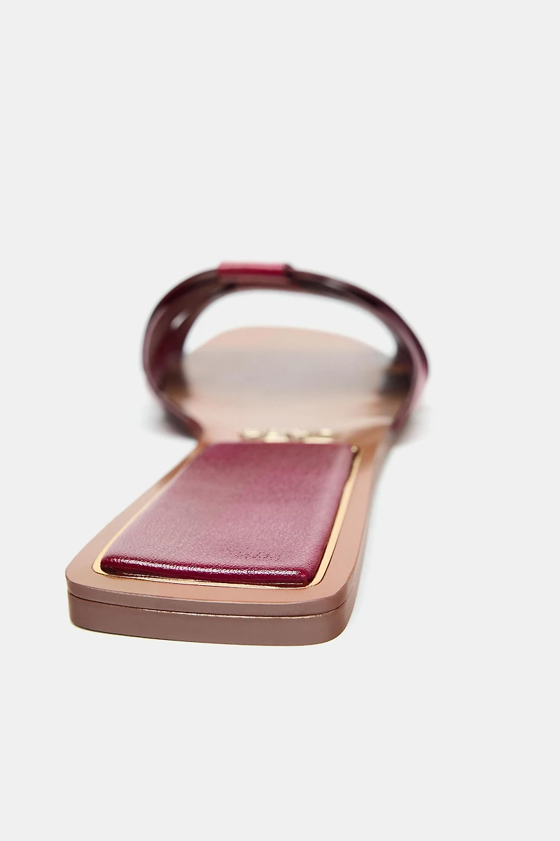 FLAT CROSSED LEATHER SANDALS