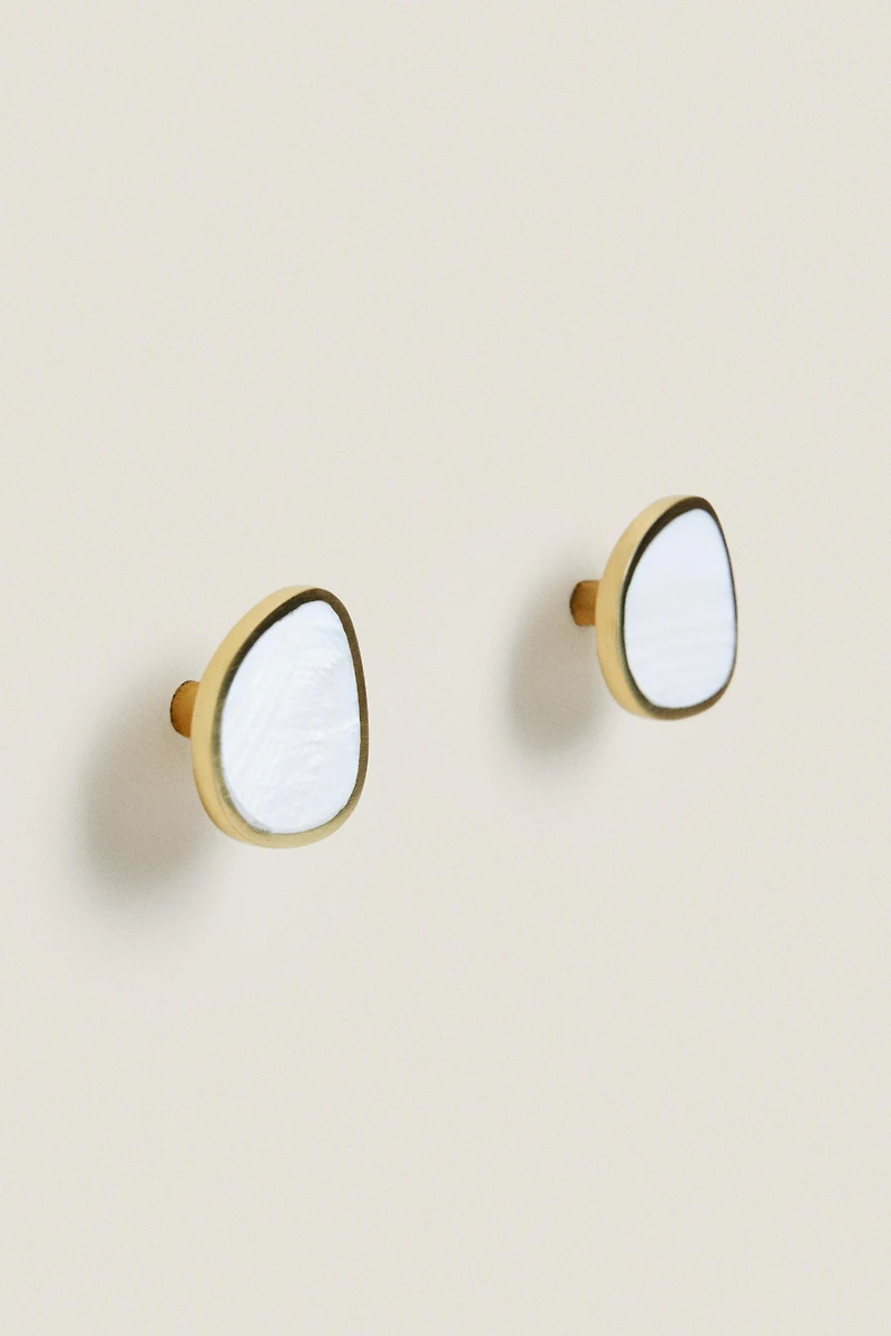 SET OF IRREGULAR MOTHER-OF-PEARL KNOBS (SET OF 2)