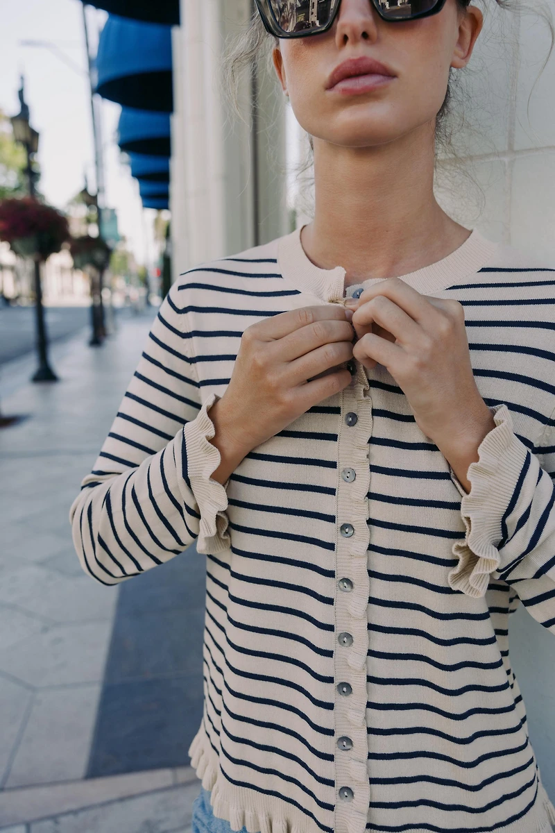 RUFFLED KNIT CARDIGAN
