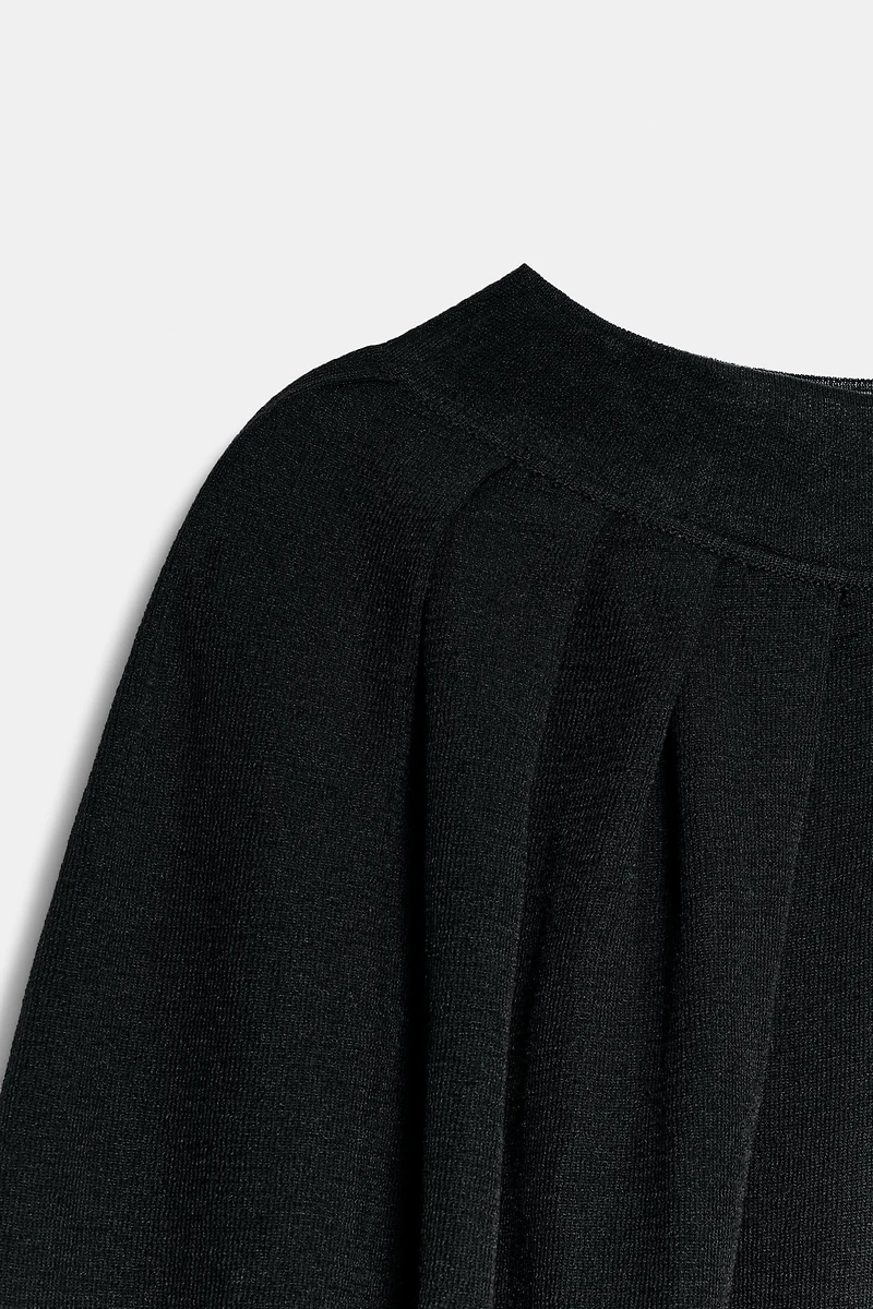 FINE KNIT CAPE TOP