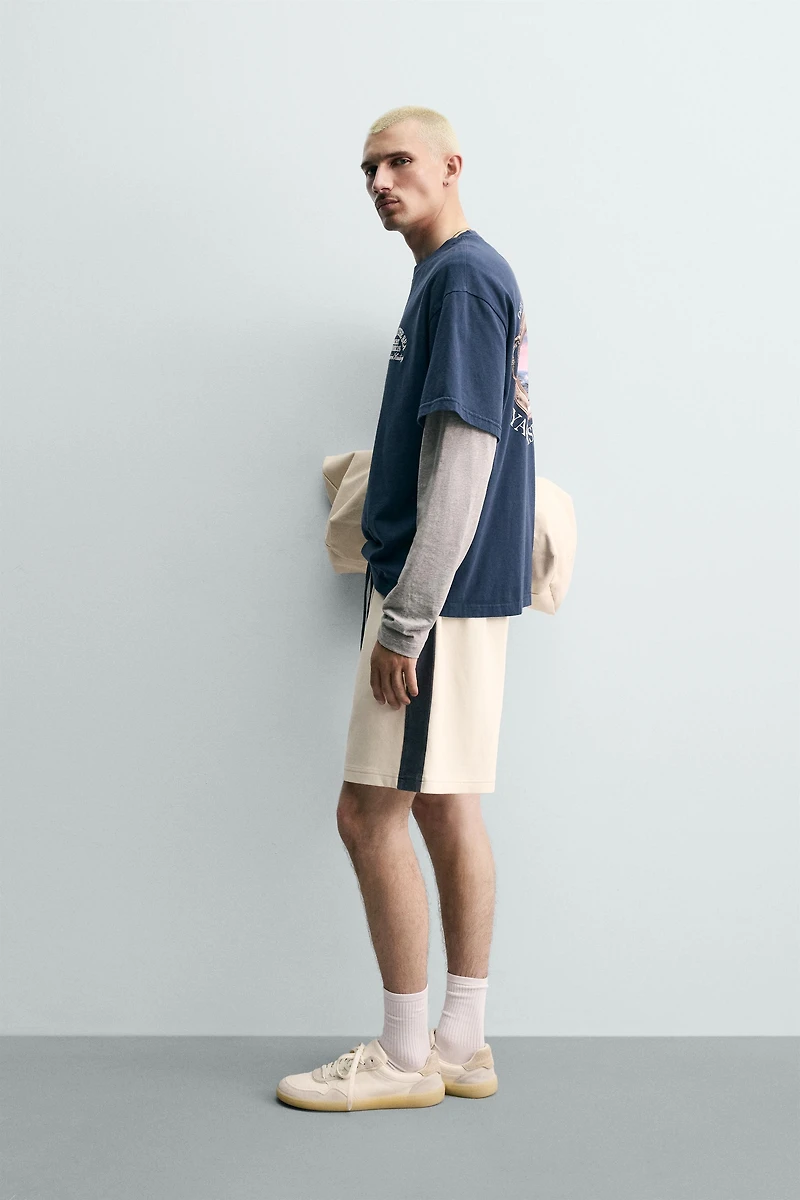 BERMUDA JOGGING BANDES CONTRASTÉES