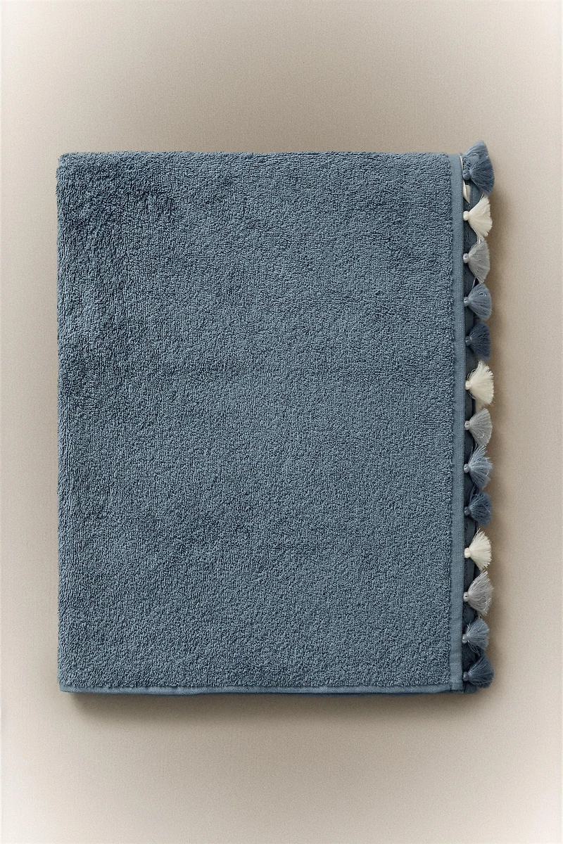 BATH TOWEL WITH TASSELS