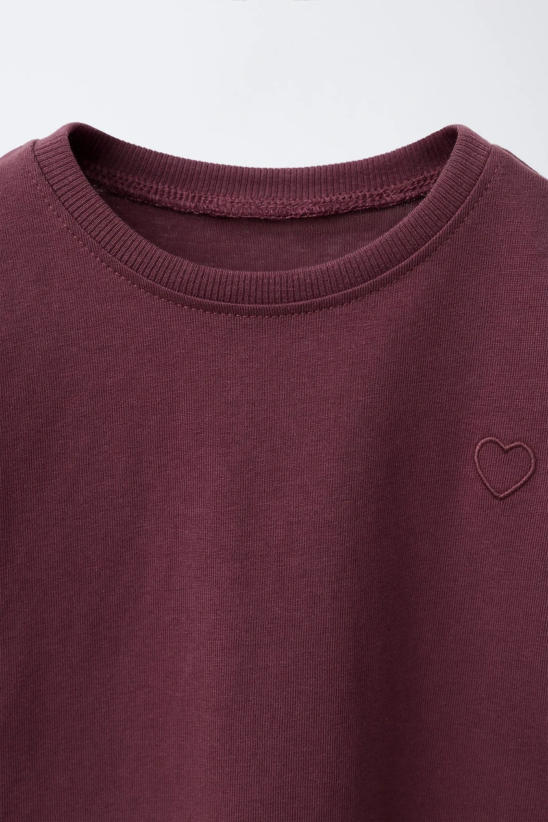 BASIC EMBROIDERED HEART T-SHIRT