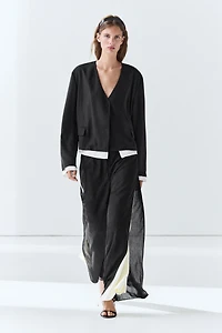 Contrast double jacket for a complete look