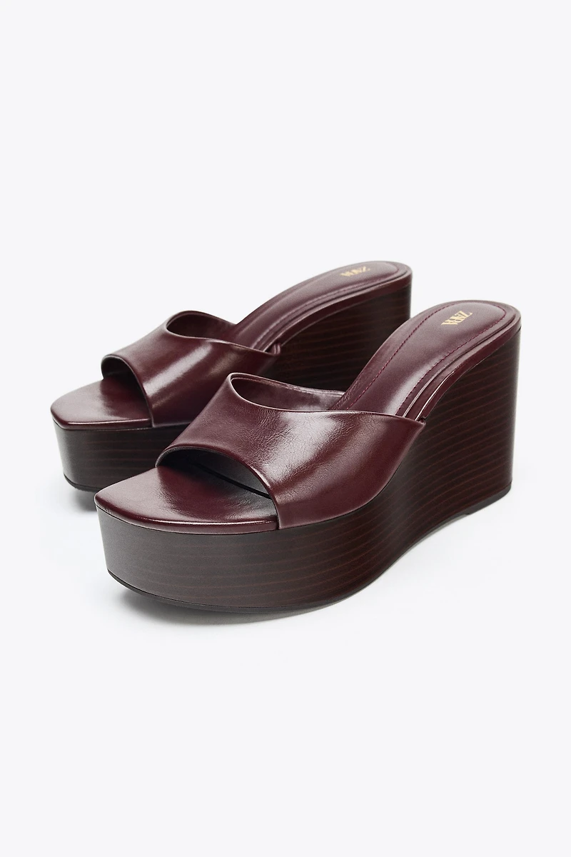 CRACKLED EFFECT WEDGE SANDALS