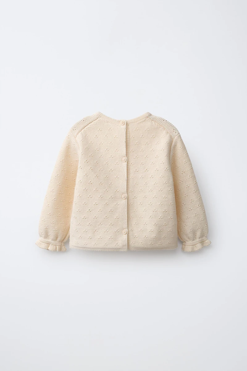 PULL AJOURÉ ET POMPONS