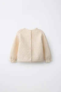 PULL AJOURÉ ET POMPONS