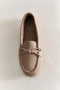 LOAFER WITH BOW SPLIT LEATHER