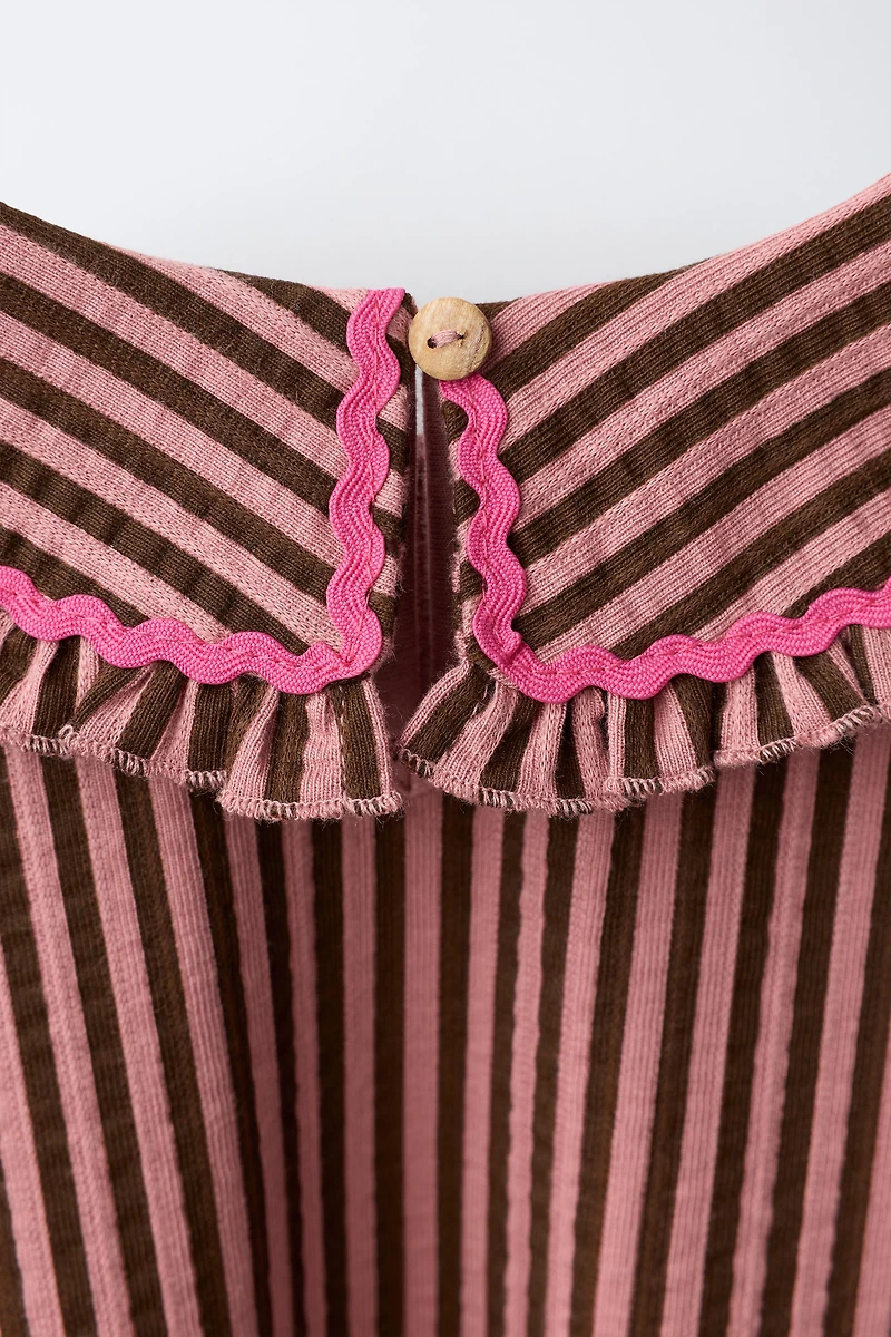 ROBE À RAYURES ET COL CLAUDINE
