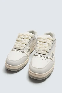 SKATE SNEAKERS