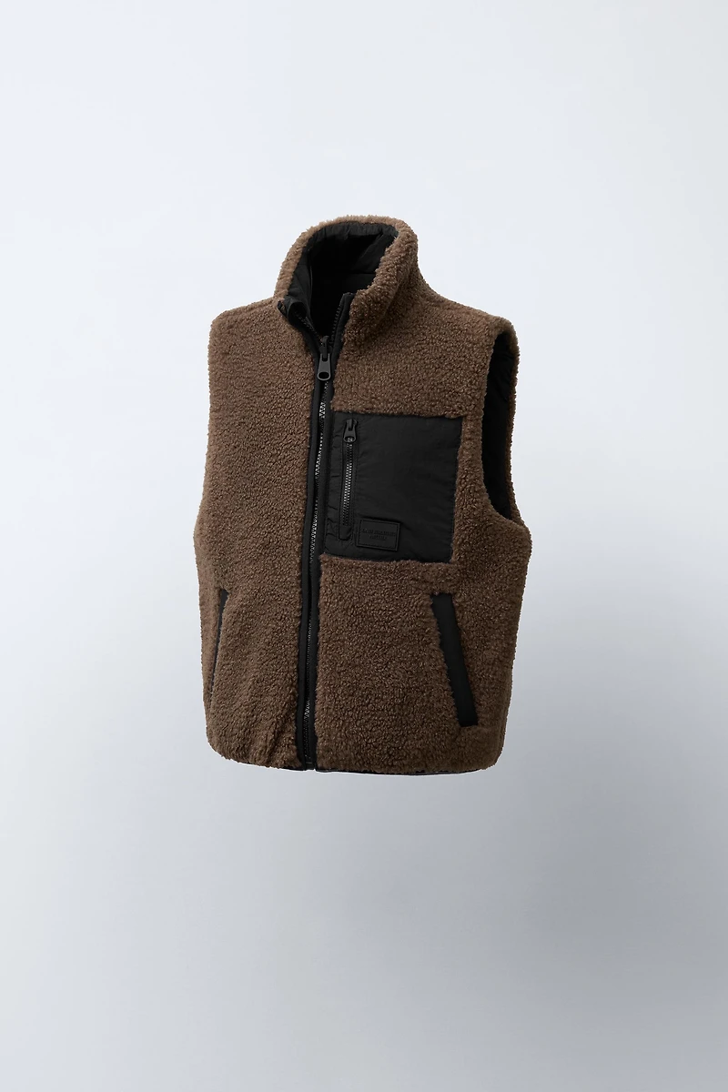 REVERSIBLE FLEECE VEST