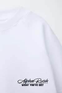 T-SHIRT AVEC INSCRIPTION EN RELIEF