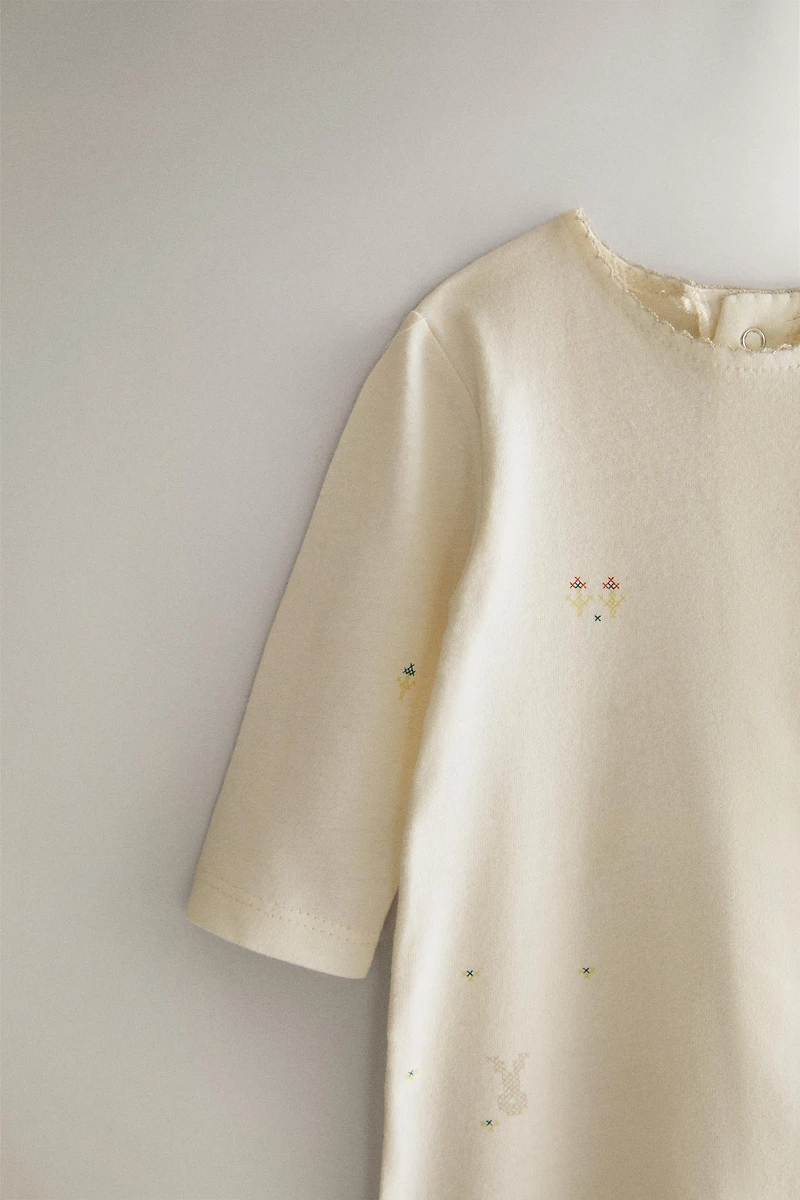 NEWBORN RABBITS AND FLOWERS SET